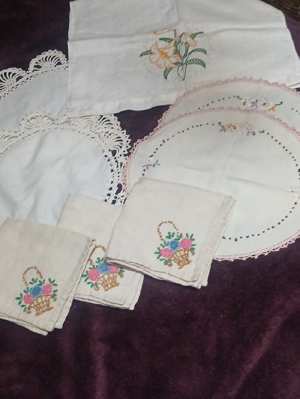 4 Dollies, 3 Napkins, 1 Cloth? Mixed Up Odds And Ends . All Hand Stitched.